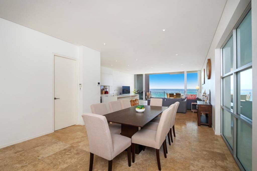 Beach And Ocean Front Penthouse With Wifi And Parking Appartement Entrance Buitenkant foto